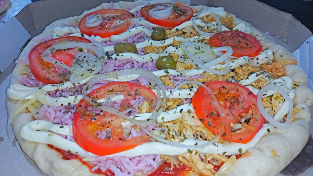 Pizza Caseira de Frango com Catupiry e Presunto e Mussarela – Mini pizza e Brotinho
