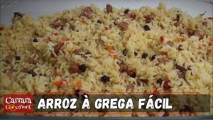 Saboroso Prato Colorido de ARROZ A GREGA COM BACON